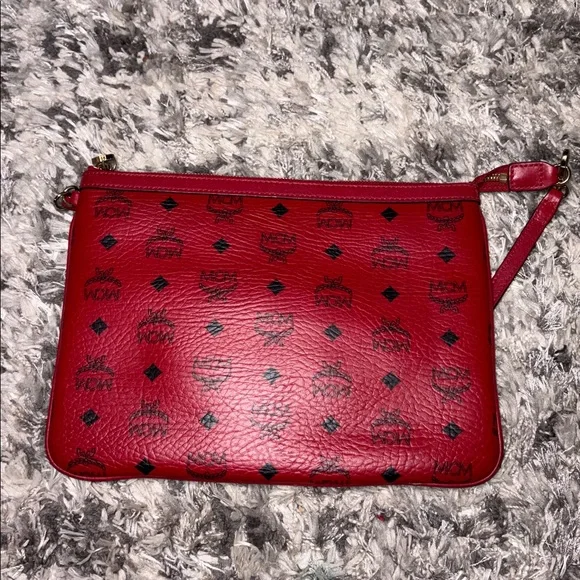 MCM Red Leather Logo-Print Wristlet - Picture 4 of 7